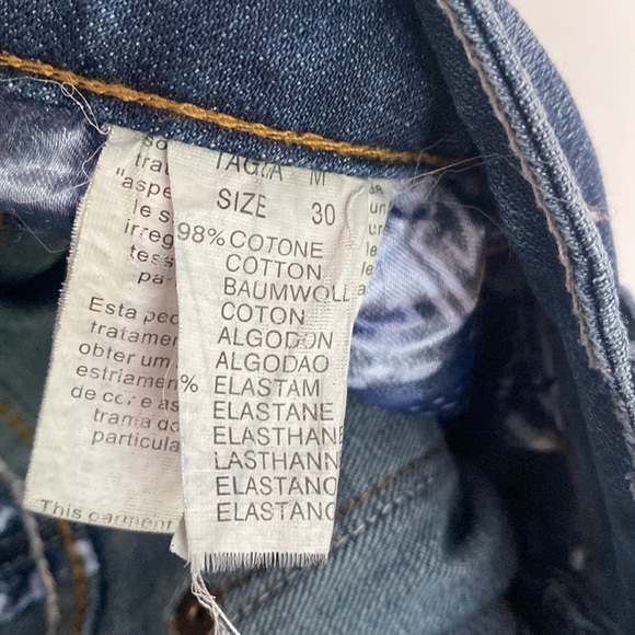 (A54) Denim jeans with studded heart accents on front pockets, Size 30 - Picture 5 of 10